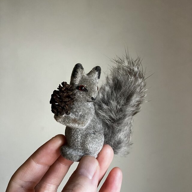 西ドイツ Wagner グレー ふわふわしっぽのリス | iichi 日々の暮らしを
