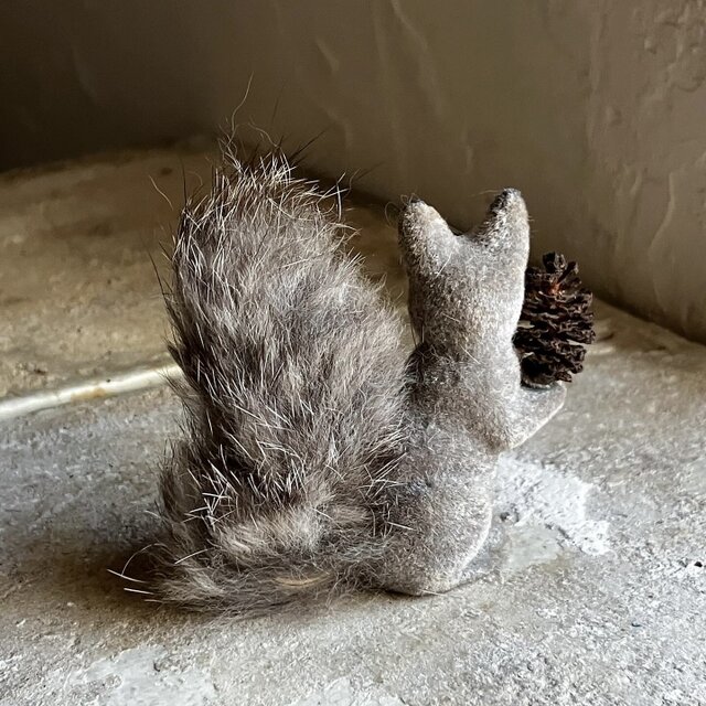 西ドイツ Wagner グレー ふわふわしっぽのリス | iichi 日々の暮らしを