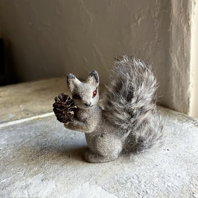 西ドイツ Wagner グレー ふわふわしっぽのリス | iichi 日々の暮らしを