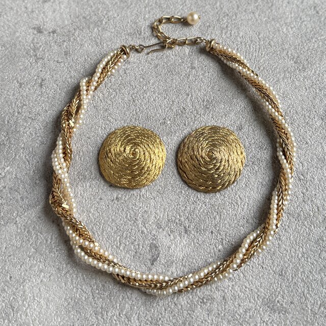 Y1203-ヴィンテージイヤリング U.S.A. 1960〜70's Gold Tone Domed