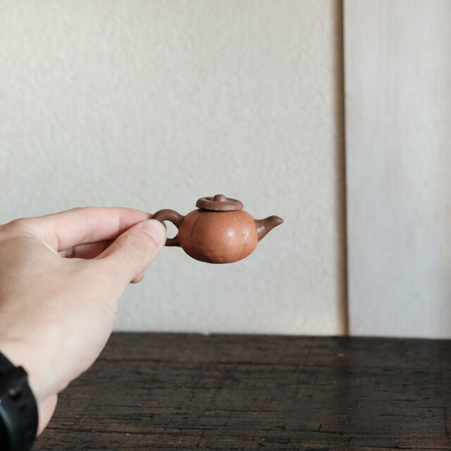 小ぶりで可愛い◇中国産 小ぶり陶器製ミニチュア急須 インテリア