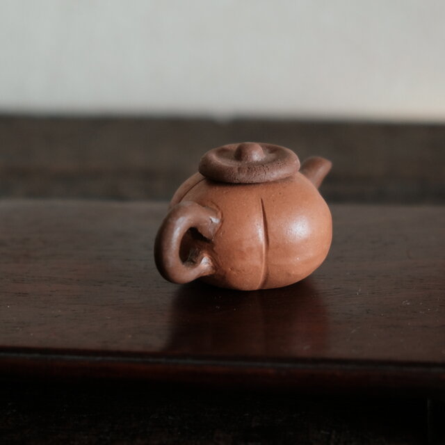 小ぶりで可愛い◇中国産 小ぶり陶器製ミニチュア急須 インテリア