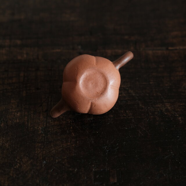 小ぶりで可愛い◇中国産 小ぶり陶器製ミニチュア急須 インテリア