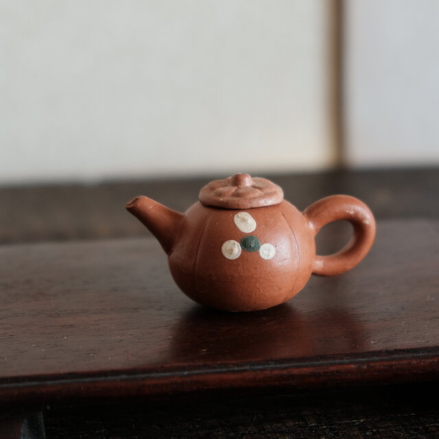 小ぶりで可愛い◇中国産 小ぶり陶器製ミニチュア急須 インテリア