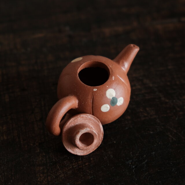 小ぶりで可愛い◇中国産 小ぶり陶器製ミニチュア急須 インテリア