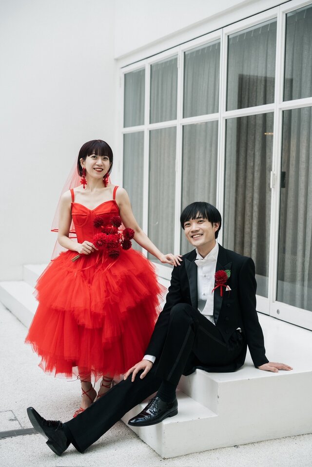 実例写真！カラードレス 赤 キャミソール 編み上げ アシンメトリー