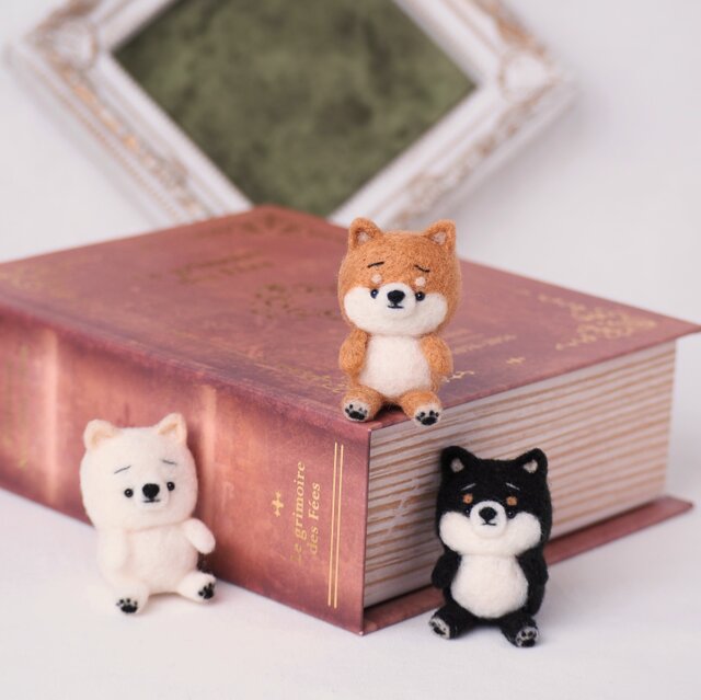 受注制作】 ぬいぐるみ風のまゆ柴犬(赤柴・黒柴・白柴) 羊毛フェルト