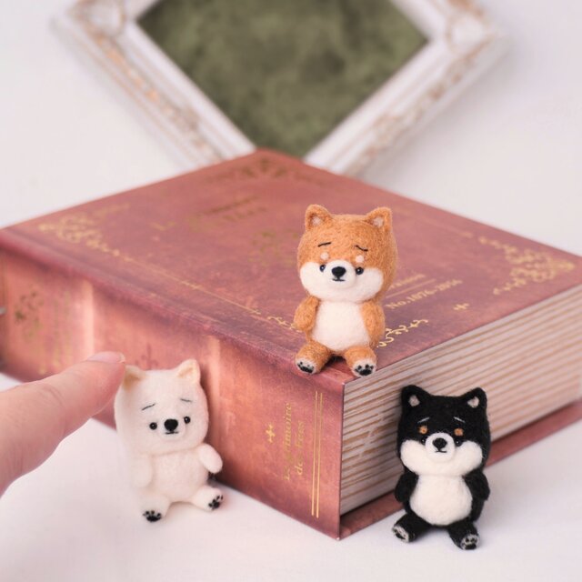 受注制作】 ぬいぐるみ風のまゆ柴犬(赤柴・黒柴・白柴) 羊毛フェルト