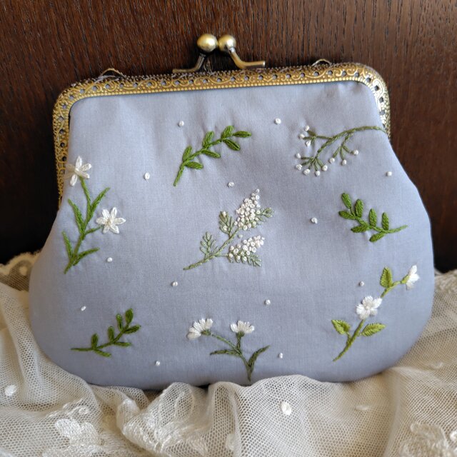刺繍*野の花*がま口ポーチ*スモーキーブルー
