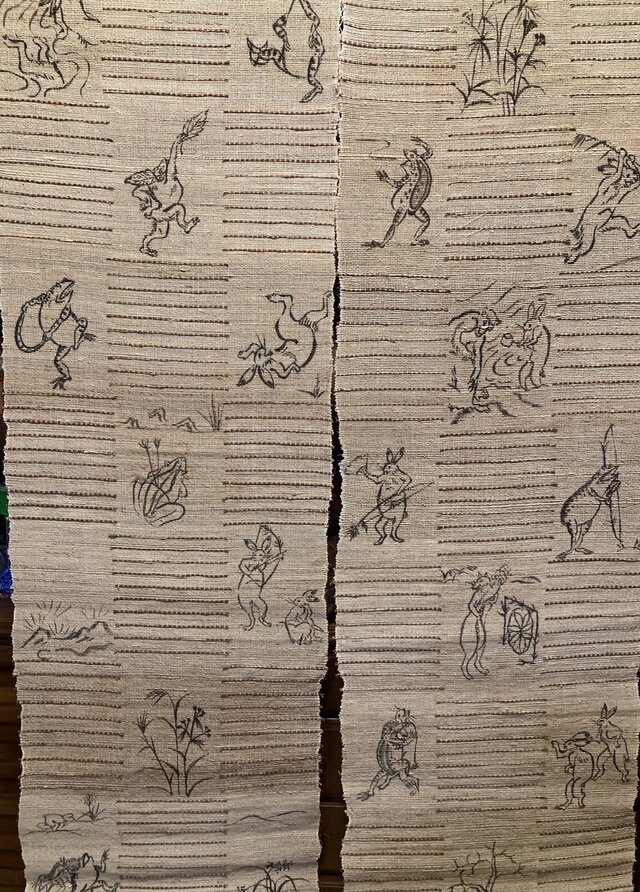 暖簾『鳥獣戯画 弓 腕比べ』水墨画家による肉筆 一点物 暖簾『鳥獣戯画