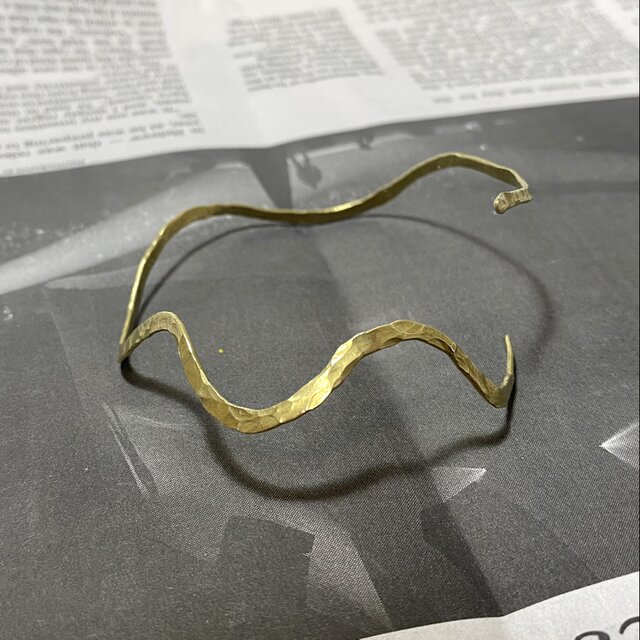 真鍮　槌目ブレスレット「自由」