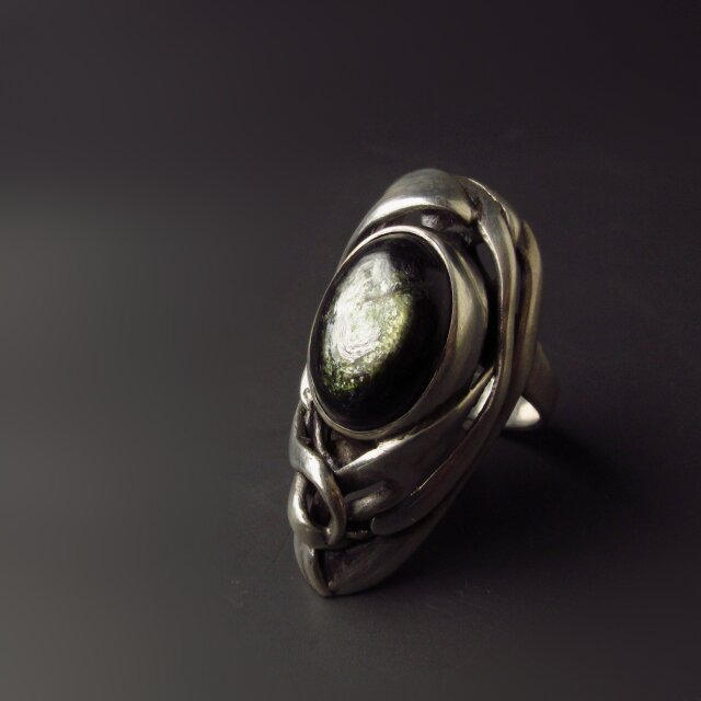 きらきら光る緑の天然石・グリーンマイカのシルバーリング