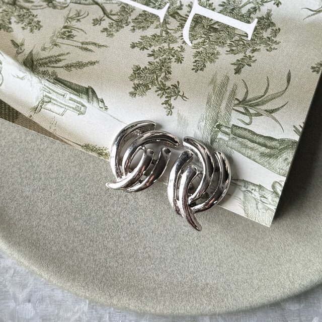 YM190-【 Monet 】モネ・ヴィンテージイヤリング 1950's Silver Tone Openwork Swirl