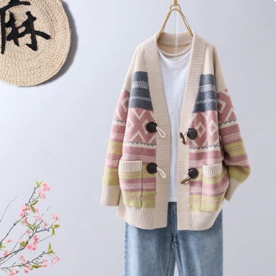 【秋冬の新作】 編み ニットカーディガン ロング丈 ホーンボタン ジャカード レトロ 柄  ゆったり 大人カジュアル 可愛い