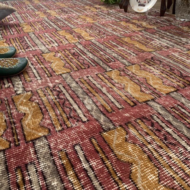トルコヴィンテージラグ 213×117 レア ジオメタリック レトロピンク