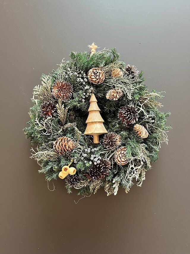 木製オーナメント付き】 ノグルミと森の木の実のリース | iichi