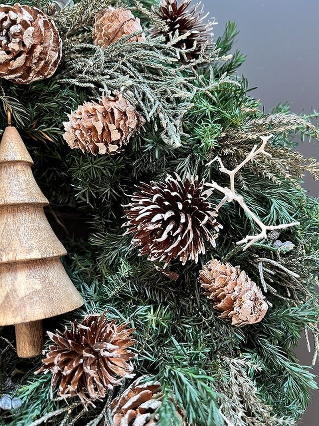 木製オーナメント付き】 ノグルミと森の木の実のリース | iichi 日々の