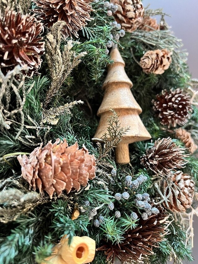 木製オーナメント付き】 ノグルミと森の木の実のリース | iichi 日々の