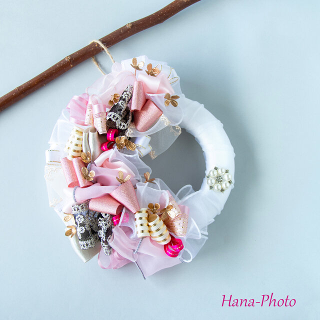 SOLD〜＊大人かわいい　リボンのフワフワリース＊〜 新作＞スイートピンクのお洒落リボン・リース リース台：約15㎝ (526