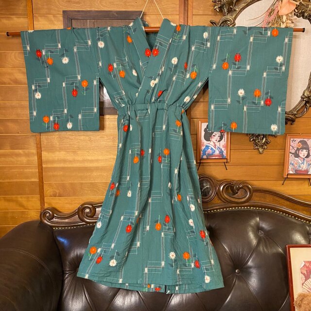 着物リメイクワンピース アンサンブル 帯サッシュベルト付き 和洋折衷 ハンドメイド レトロ 古着 錆浅葱×ドット花と直線モダン aKW-102 着物リメイクワンピース アンサンブル 帯サッシュベルト付き 和洋折衷