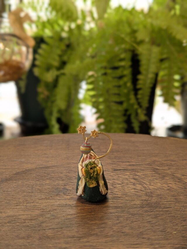 小さな小さなサンタクロース　86（揺れるオーナメント）