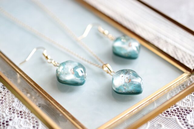 レジンアート 鉱物ペンダント〈美しい羽根にかくされて〉 | iichi 日々