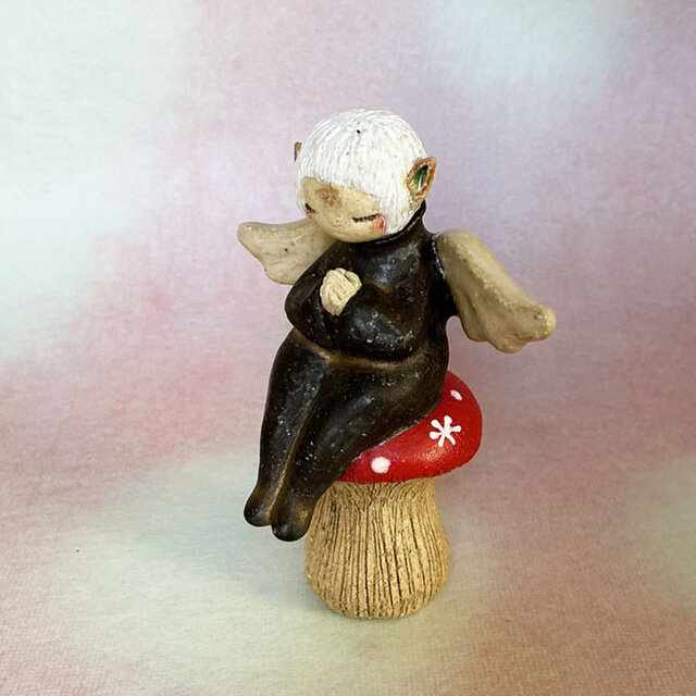 訳あり・陶器【手を合わせる妖精さん】きのこ | iichi 日々の暮らしを