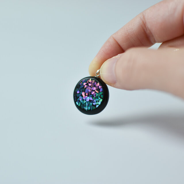 丸形虹色螺鈿ペンダント