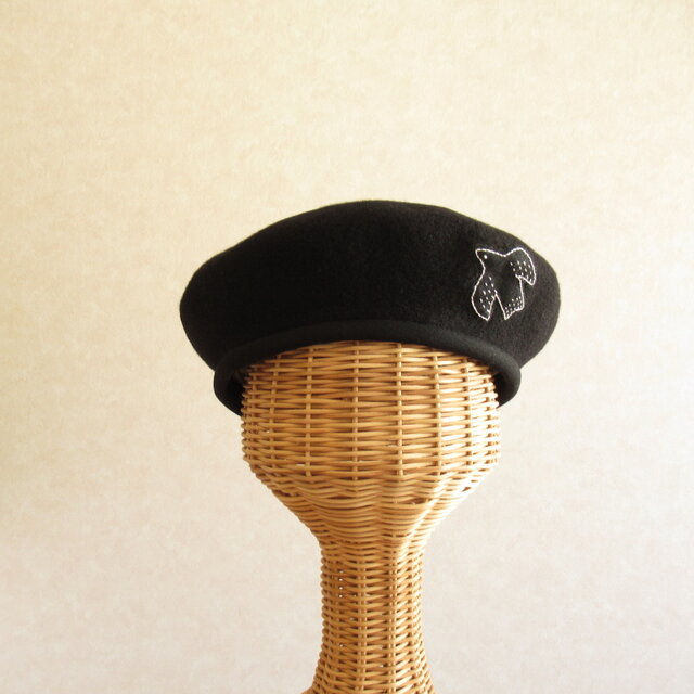 鳥さんワッペンのウールベレー　鳥さんの刺繍・黒