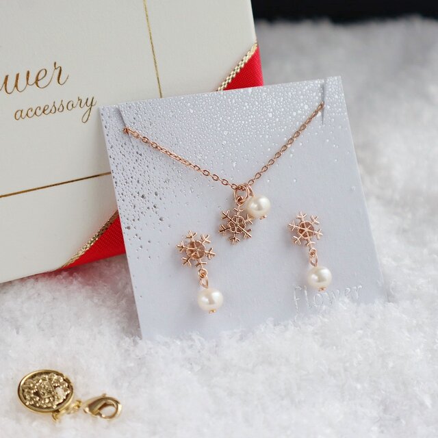 ✴︎Xmas限定！チャーム付きラッピング✴︎ 雪の結晶ネックレス&ピアス