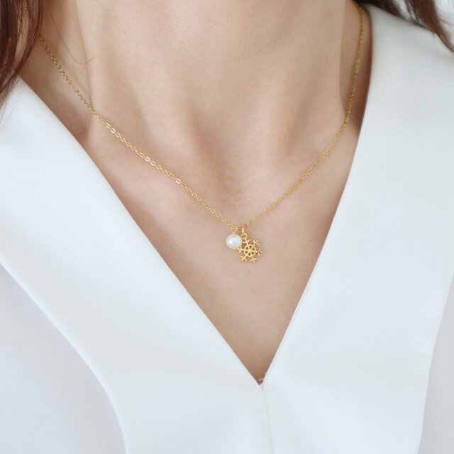 ✴︎Xmas限定！チャーム付きラッピング✴︎ 雪の結晶ネックレス&ピアス