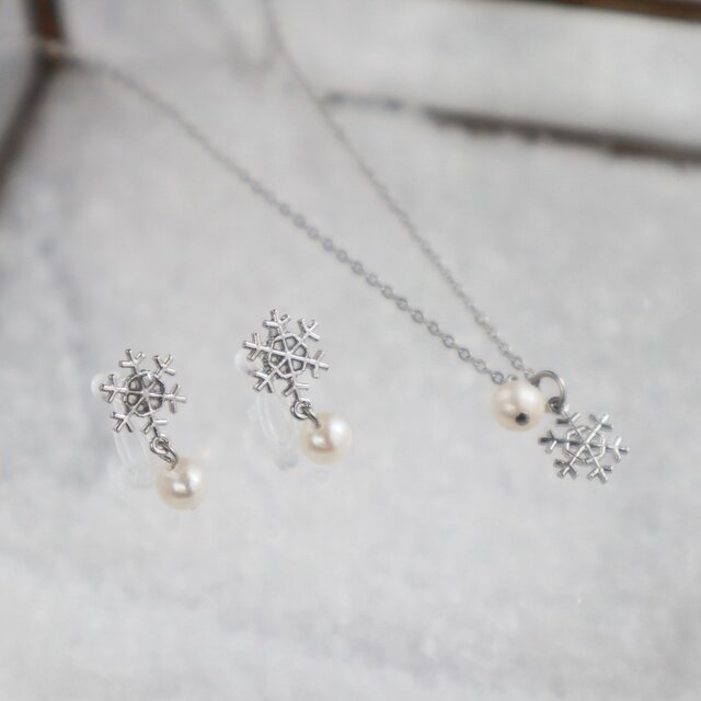 ✴︎Xmas限定！チャーム付きラッピング✴︎ 雪の結晶ネックレス&ピアス