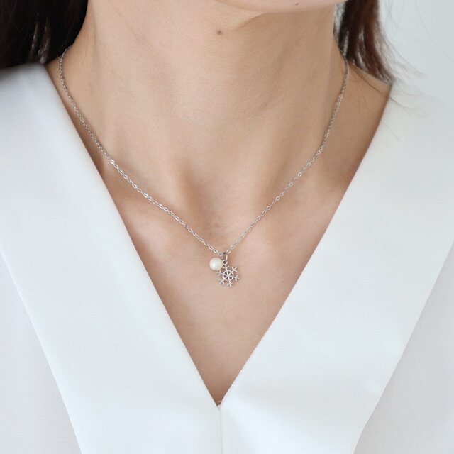 ✴︎Xmas限定！チャーム付きラッピング✴︎ 雪の結晶ネックレス&ピアス