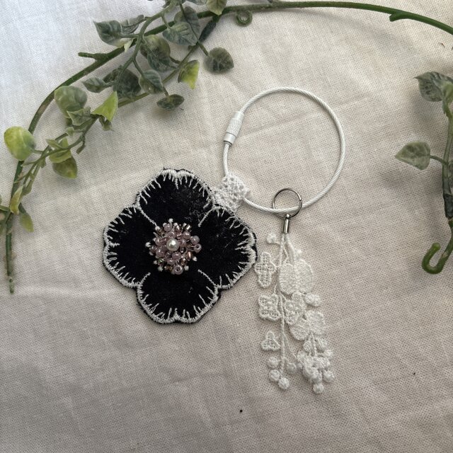 ＊ハンドメイドチャーム＆キーホルダー＊ミナペルホネン アネモネビーズレース黒 キーリング