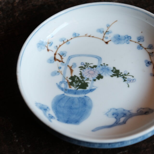 花籠に梅◇可憐な雰囲気。伊万里 花籠文色絵中皿 雷文繋ぎ 中国美術