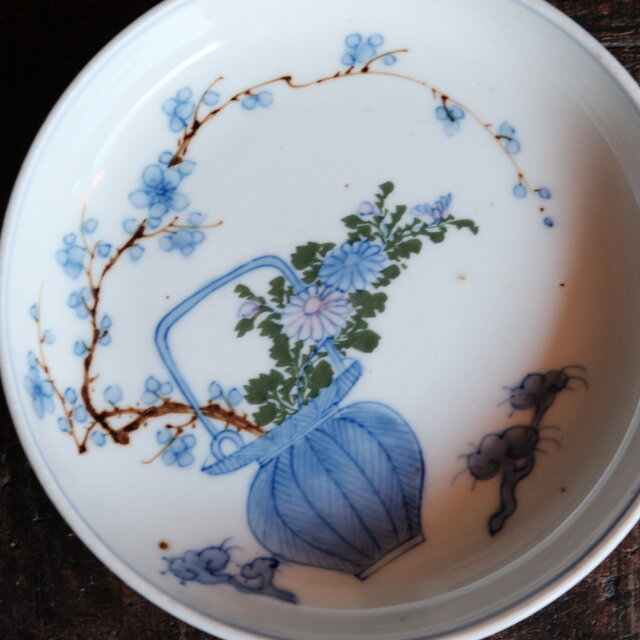 花籠に梅◇可憐な雰囲気。伊万里 花籠文色絵中皿 雷文繋ぎ 中国美術