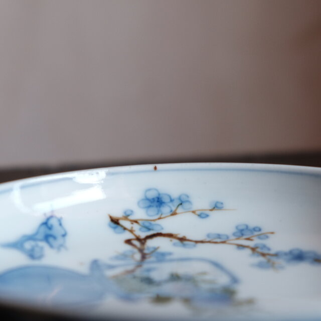 花籠に梅◇可憐な雰囲気。伊万里 花籠文色絵中皿 雷文繋ぎ 中国美術