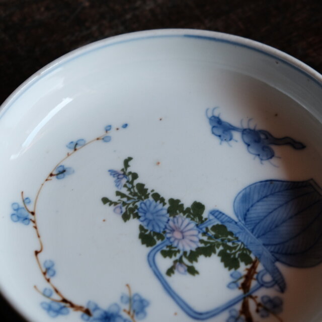花籠に梅◇可憐な雰囲気。伊万里 花籠文色絵中皿 雷文繋ぎ 中国美術