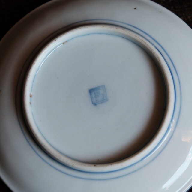 花籠に梅◇可憐な雰囲気。伊万里 花籠文色絵中皿 雷文繋ぎ 中国美術