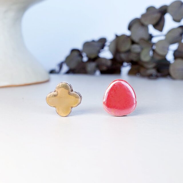 T-266 美濃焼パール加工のタイルとお花型の金絵付けのタイルのピアス/イヤリング　【裏面レザー加工】