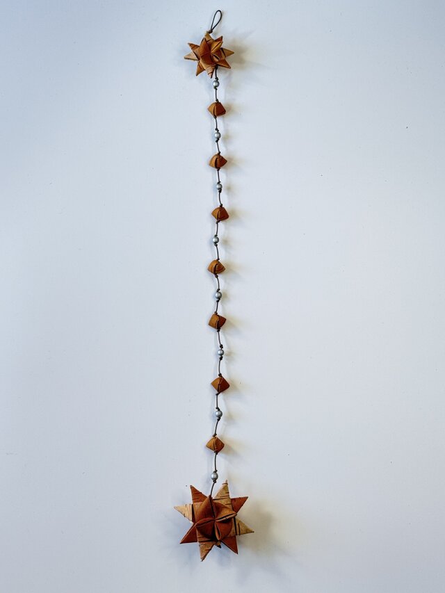 白樺細工のガーランド(木ビーズシルバー)