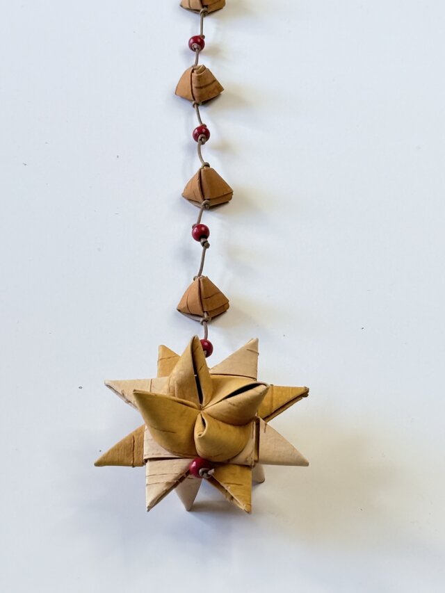 白樺細工ガーランド(木ビーズ赤)