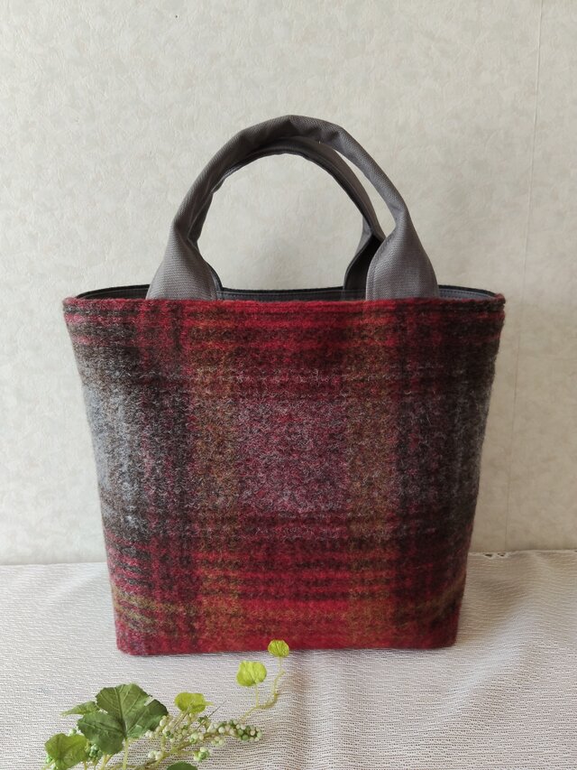 ウール混、赤系タータンチェックの少し大きめトート(イタリア製）)