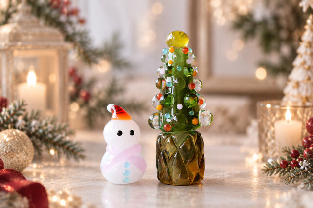 ガラスに閉じ込めたクリスマスの朝】ミニチュアツリーと雪だるま