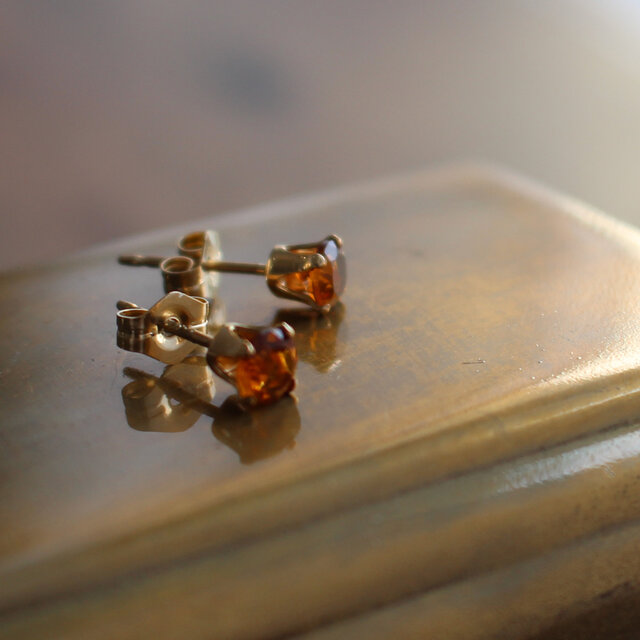 ✨こっくりとしたオレンジ色✨ マデイラシトリン＜4mm＞のスタッド