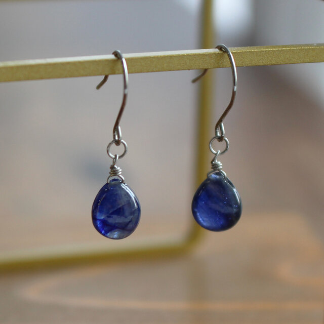 ✨9月誕生石✨ ブルーサファイア＜プレーン＞のピアス（サージカルステンレス）