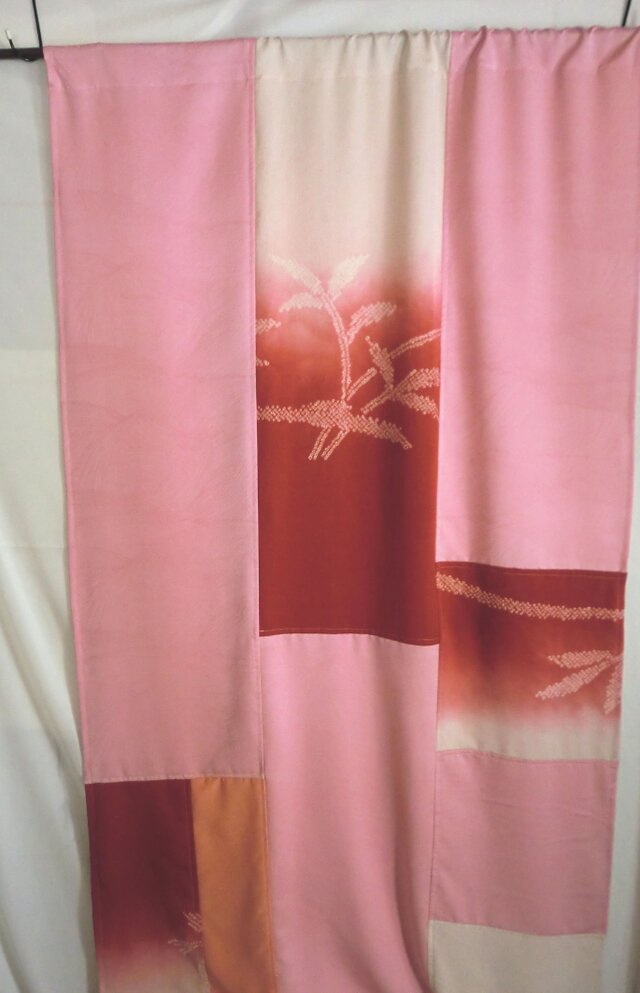 着物リメイク　　間仕切りのれん　１１3