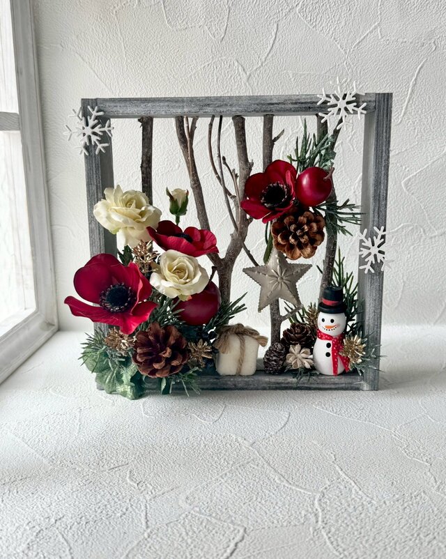 赤いアネモネとバラのウッドボックスアレンジ