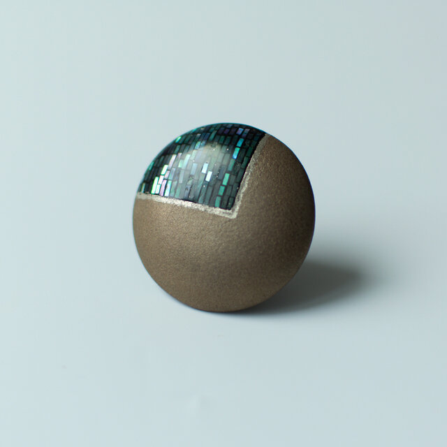 螺鈿銀彩丸ブローチ