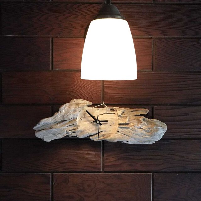 自然素材の時計　流木の時計　置時計　掛け時計　壁掛け時計　窓辺の装飾　木の時計　　１０４